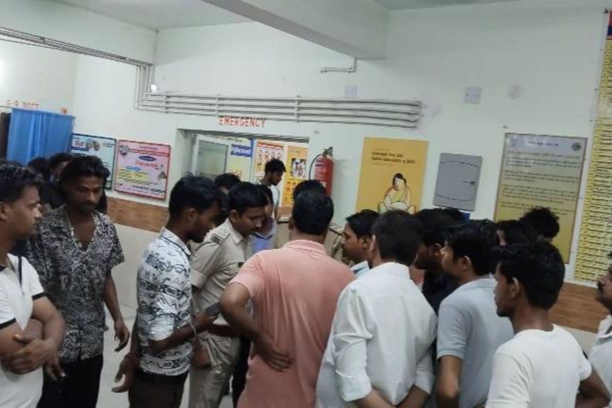 ठाकुरगंज में टोटो पलटने से 10 वर्षीय मासूम की मौत, गुस्साए लोगों ने किया सड़क जाम