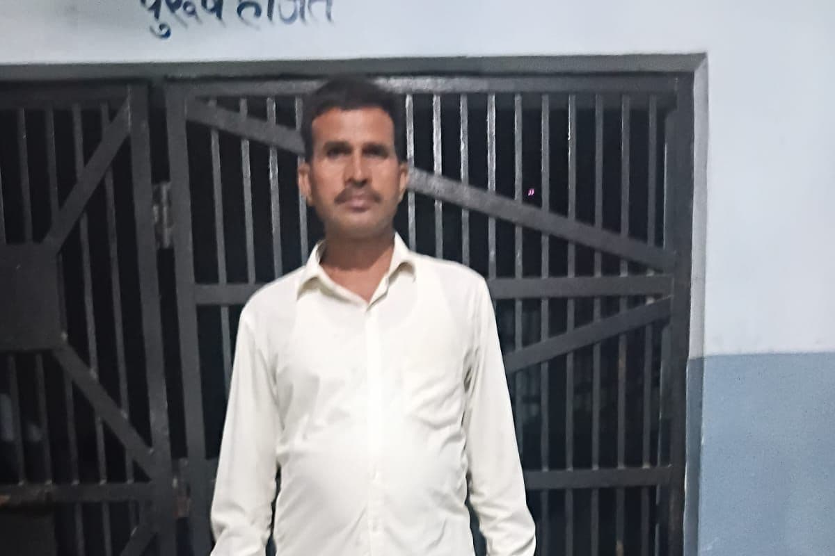 शराब तस्करी मामले में लंबे समय से फरार अभियुक्त सुभाष यादव गिरफ्तार