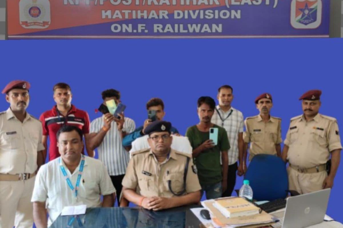 रेलवे स्टेशन पर आरपीएफ और जीआरपी की बड़ी कार्रवाई, चोरी के 5 मोबाइल के साथ 3 शातिर अपराधी गिरफ्तार