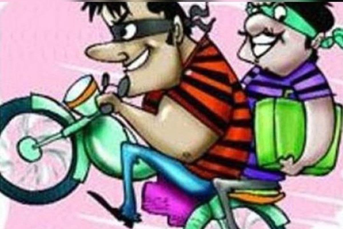 बेगूसराय में लीची खरीदने में लगे रहे व्यवसायी, चोरों ने बाइक की डिक्की तोड़कर निकाले 2 लाख रुपये