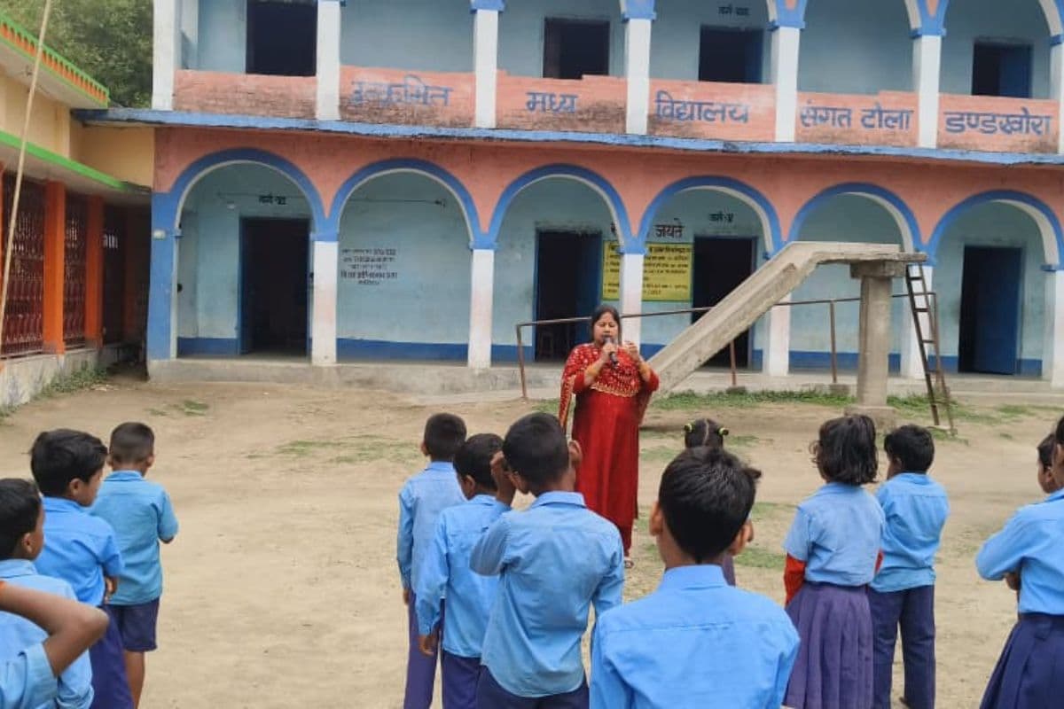सरकारी शिक्षकों को ट्यूशन पढ़ाने पर रोक: आचार संहिता उल्लंघन पर होगी कार्रवाई