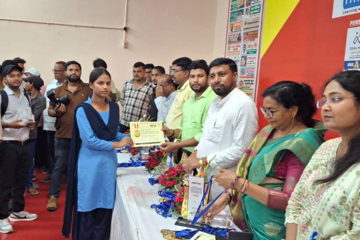 प्रतिभाओं के महाकुंभ में मेहनत को मिला मंच, प्रभात खबर के प्रतिभा सम्मान में चमके बांका के कई सितारे
