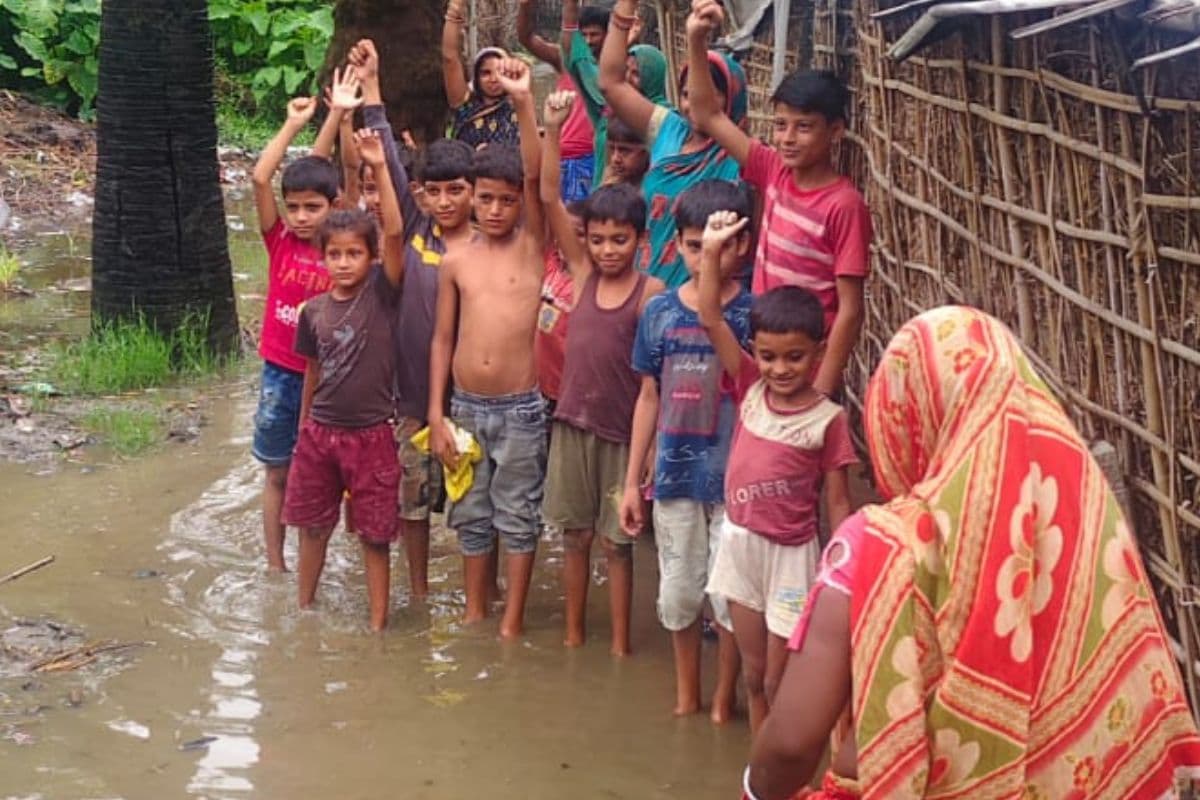 बारिश के बाद जलजमाव से फूटा ग्रामीणों का गुस्सा, नाला निर्माण की मांग को लेकर प्रदर्शन बारिश के बाद जलजमाव से फूटा ग्रामीणों का गुस्सा, नाला निर्माण की मांग को लेकर प्रदर्शन