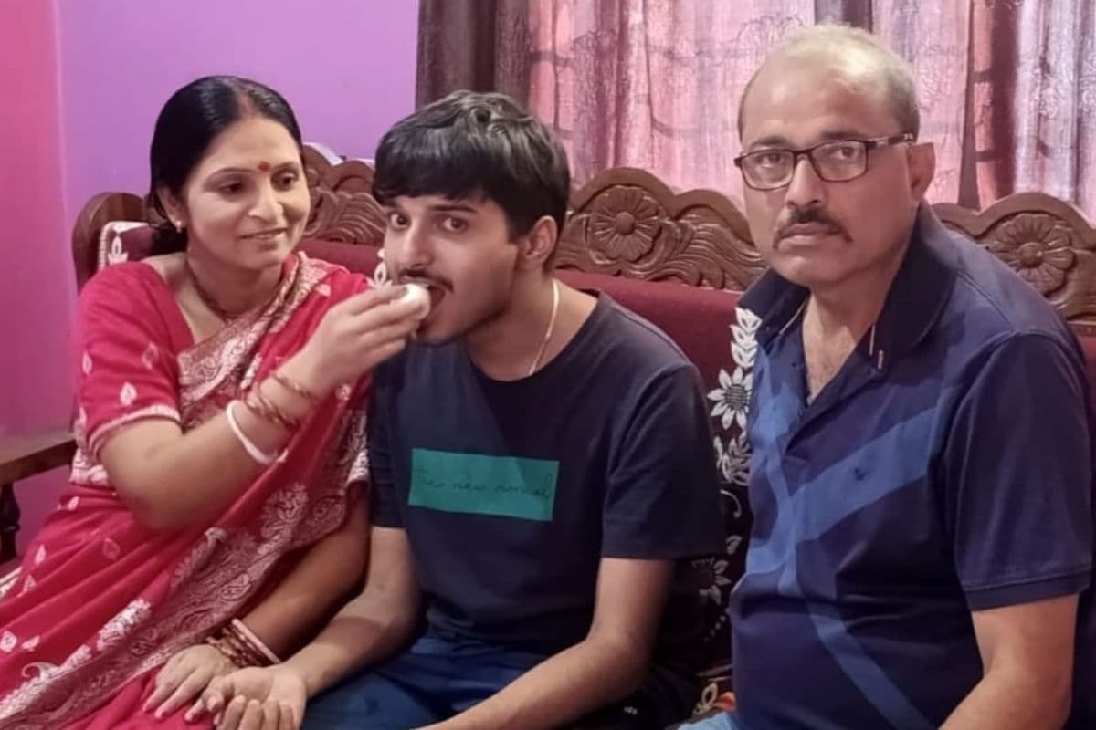 नवादा के आर्यन ने जेई एडवांस में लहराया सफलता का परचम, 99.46 पर्सेटाइल लाकर किया जिले का नाम रौशन