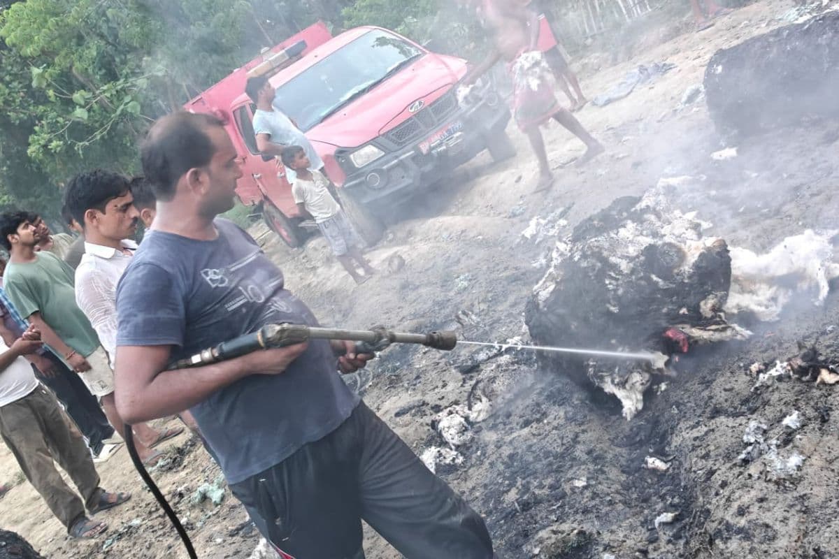 बेगूसराय में वेडिंग स्टोर के गोदाम में लगी भीषण आग, मिनटों में जलकर राख हुआ शादी का सामान
