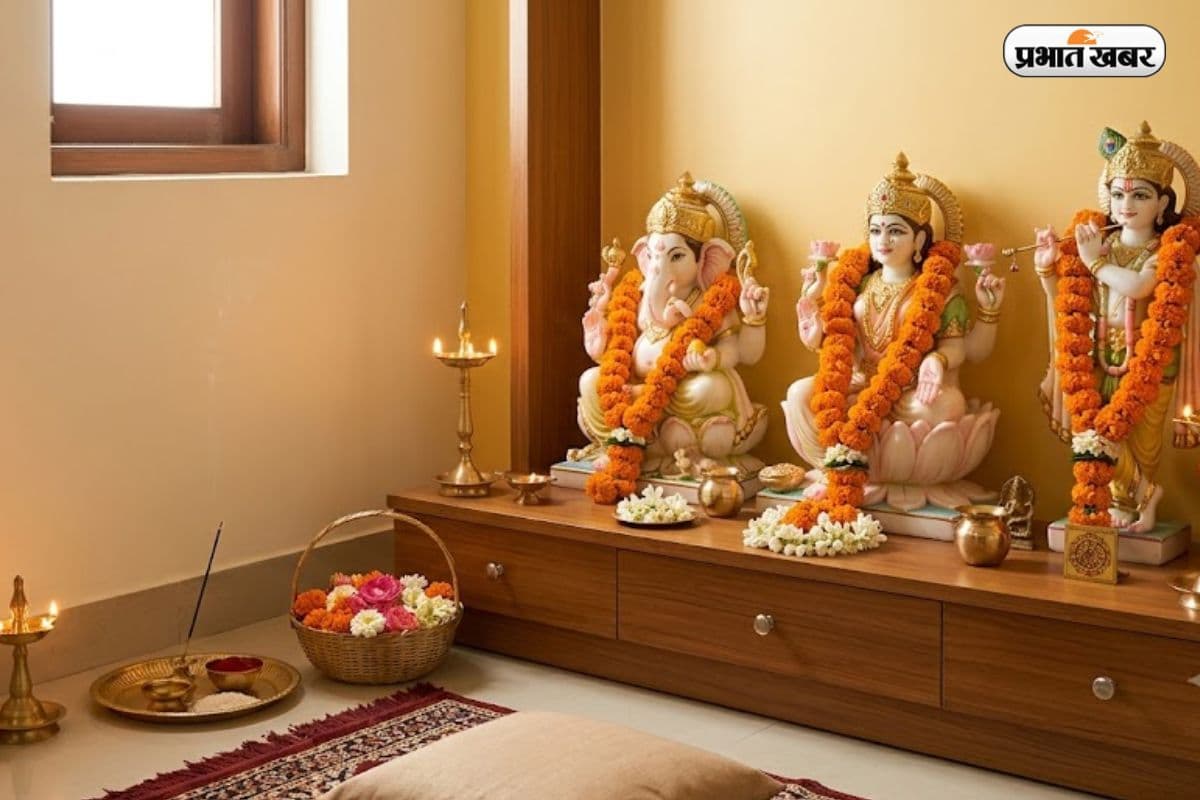 पूजा घर में भूलकर भी न रखें ये 5 चीजें, वरना बढ़ सकती है नेगेटिव एनर्जी