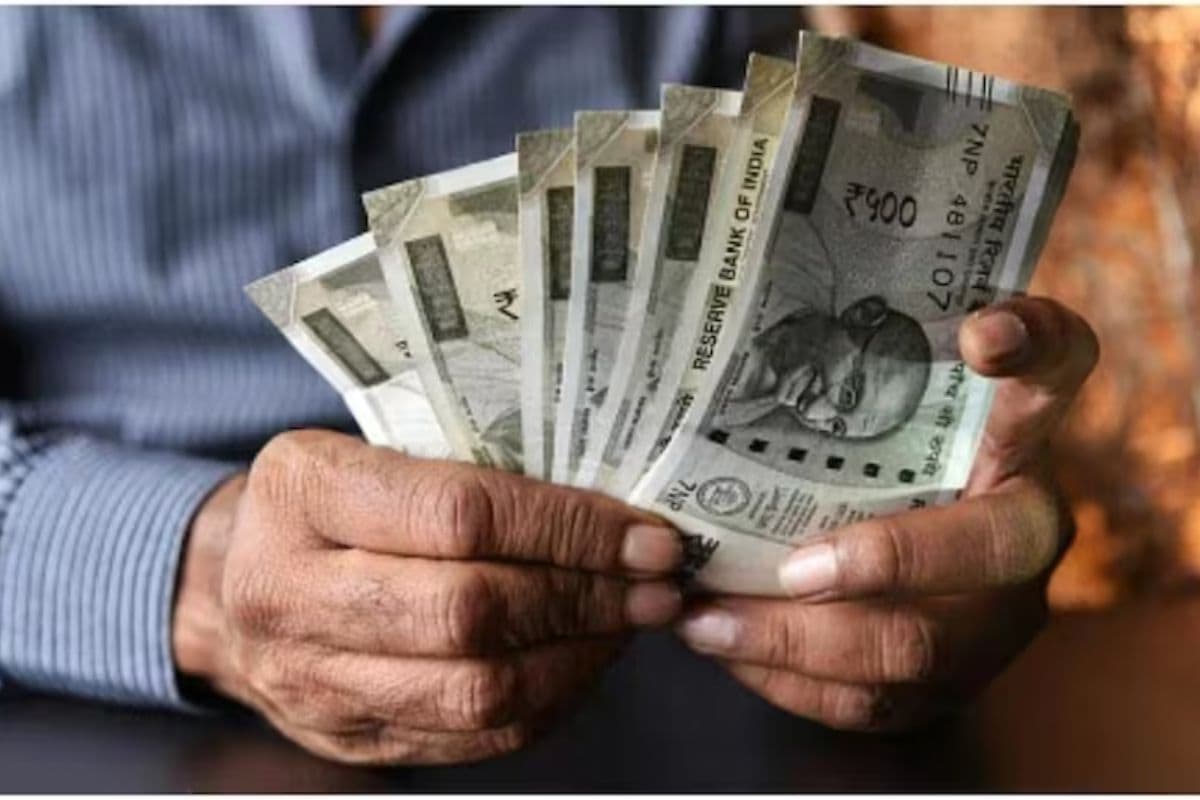 घर में नहीं टिकता पैसा? ये आसान उपाय दूर कर सकते हैं आर्थिक परेशानियां