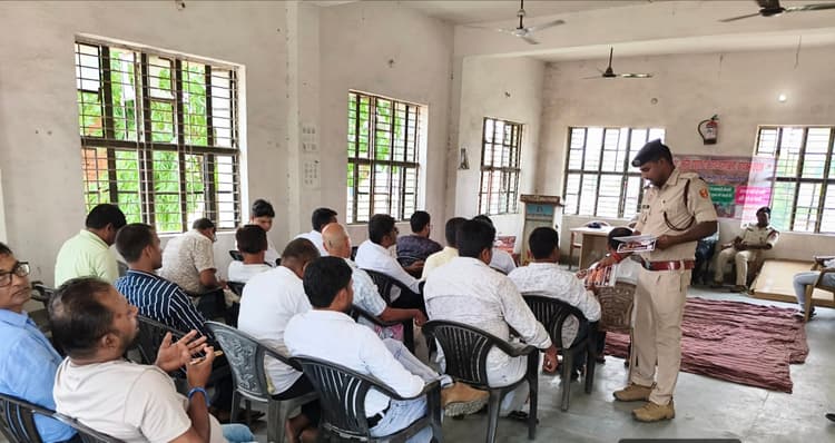 मधेपुरा में शिक्षकों और अधिकारियों को अग्नि सुरक्षा का दिया गया प्रशिक्षण, बचाव के उपायों से कराया अवगत