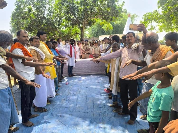 सहरसा के नंदलाली में शराब कारोबारियों के खिलाफ ग्रामीणों ने छेड़ी मुहिम, नशामुक्त समाज बनाने का लिया संकल्प