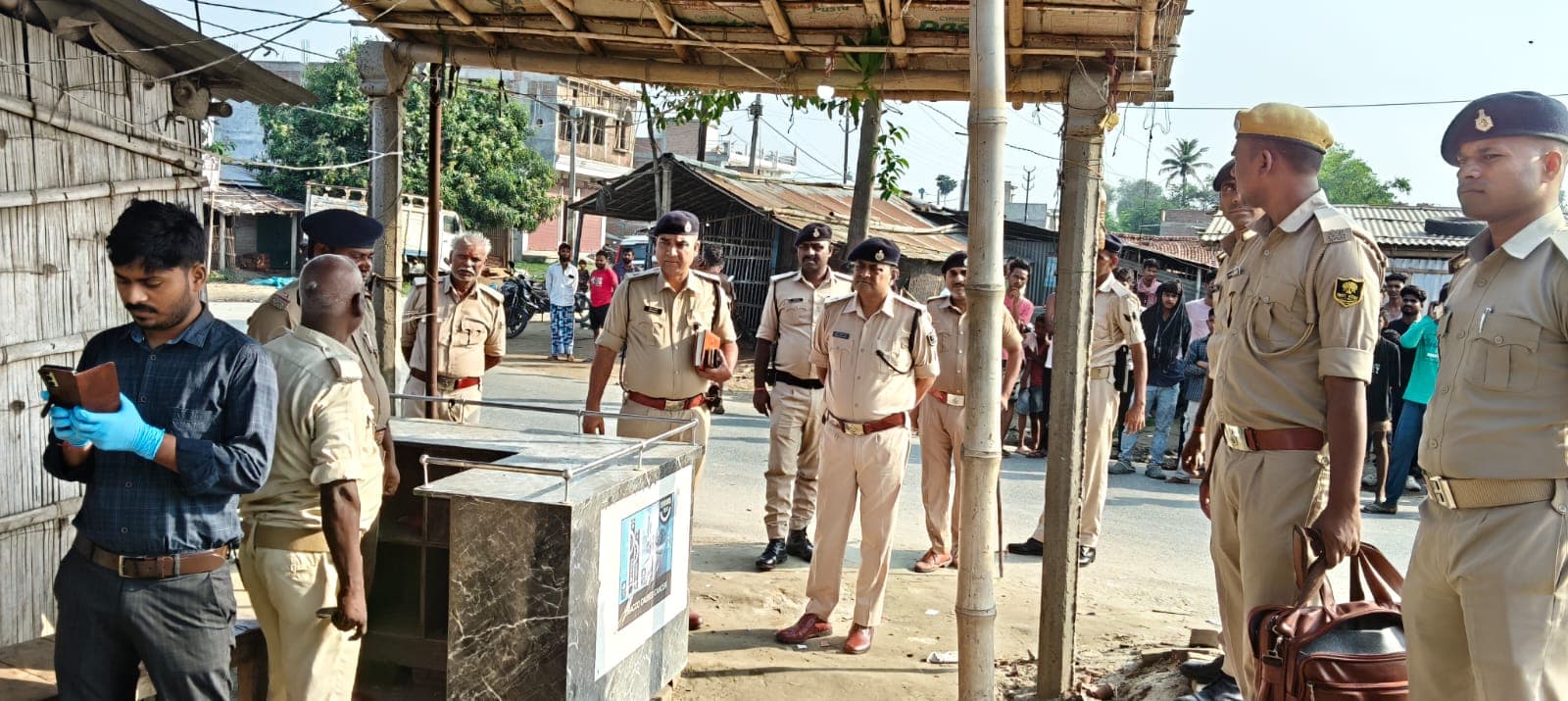 खगड़िया में आधी रात खूनी वारदात: घर में घुसकर महिला की हत्या, दंपती समेत मासूम नतनी गंभीर