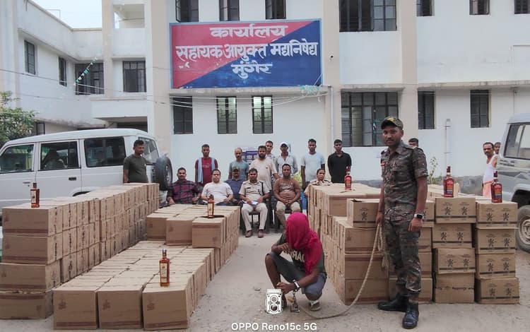 कुरकुरे के कार्टन में छिपाकर ले जायी जा रही 2304 लीटर अंग्रेजी शराब जब्त