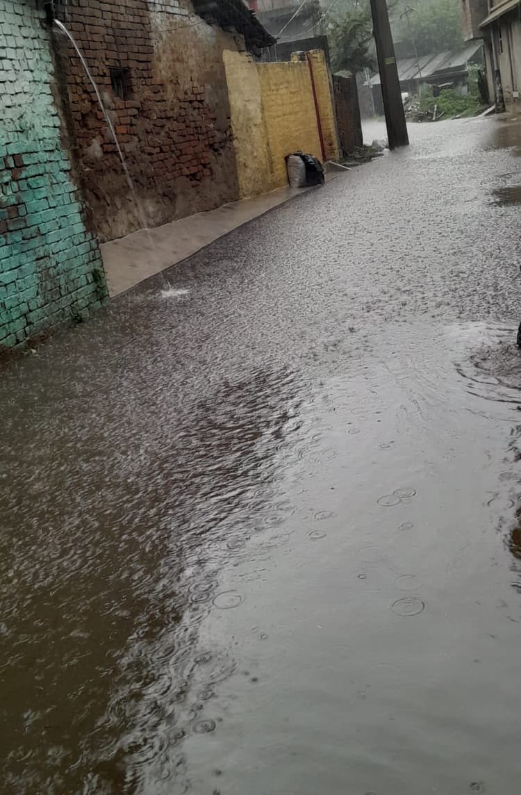 मुंगेर में झमाझम बारिश से बदला मौसम का मिजाज, भीषण गर्मी से मिली राहत
