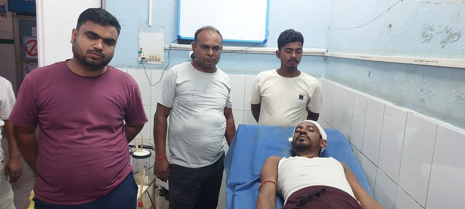 वाहन बैक करने के दौरान विवाद, चालक के साथ मारपीट: सदर अस्पताल में भर्ती
