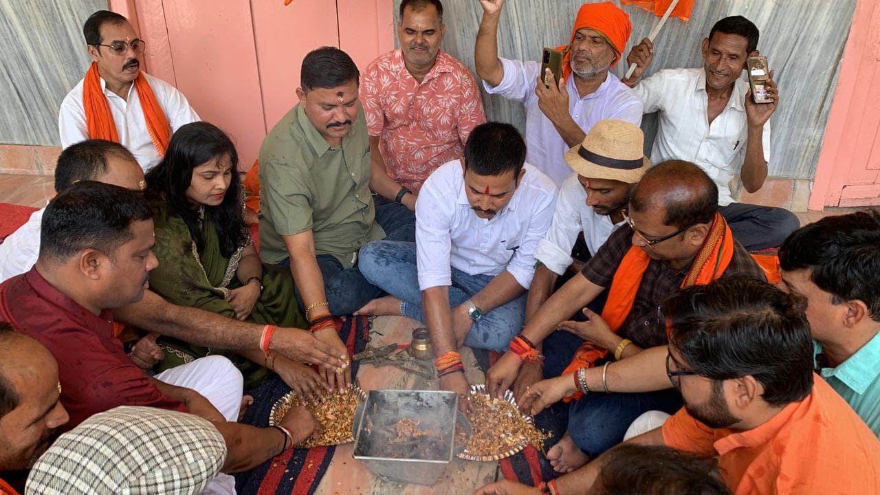 प्रधानमंत्री मोदी की दीर्घायु के लिए भाजपा कार्यकर्ताओं ने किया हवन-पूजन