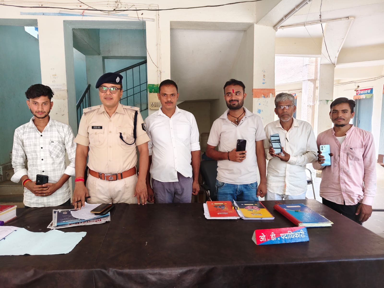 जमुई में ऑपरेशन मुस्कान के तहत चकाई पुलिस ने लौटाए चार गुम मोबाइल