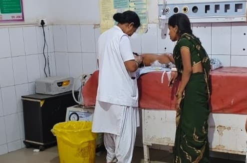 गर्म दूध में गिरने से 5 वर्षीय मासूम झुलसी, सदर अस्पताल में भर्ती