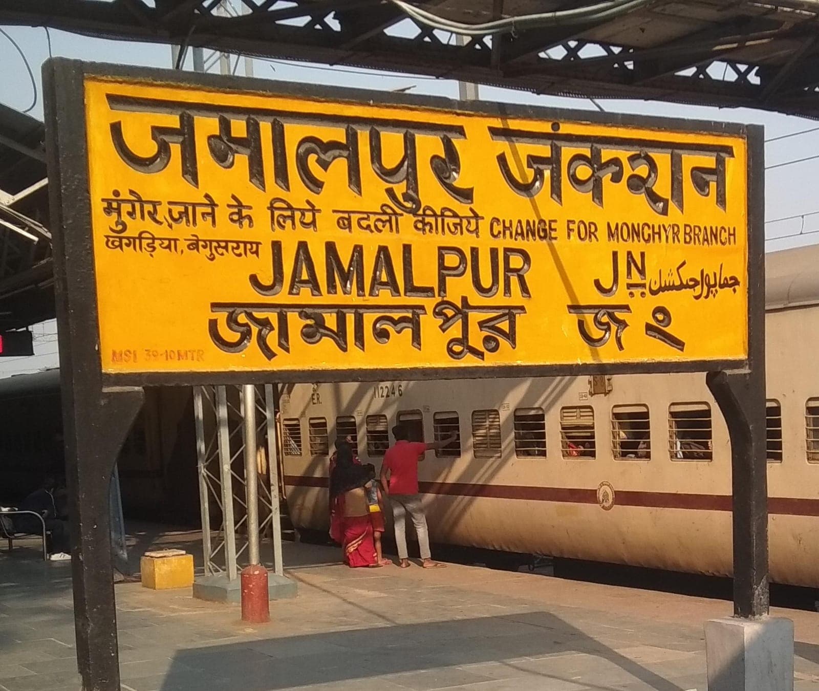 साढ़े तीन घंटे लेट समर स्पेशल, ढाई घंटे पीछे चली इंटरसिटी, यात्रियों की बढ़ी मुश्किलें
