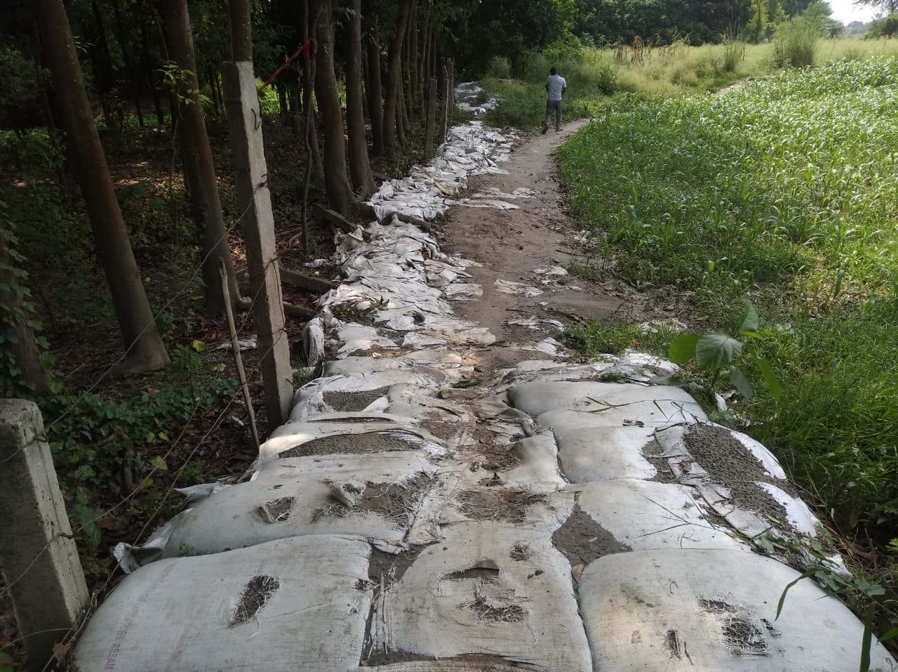 बाढ़ से पहले ही प्रशासनिक तैयारियों पर उठने लगे सवाल, अधूरा है तटबंध मरम्मत कार्य