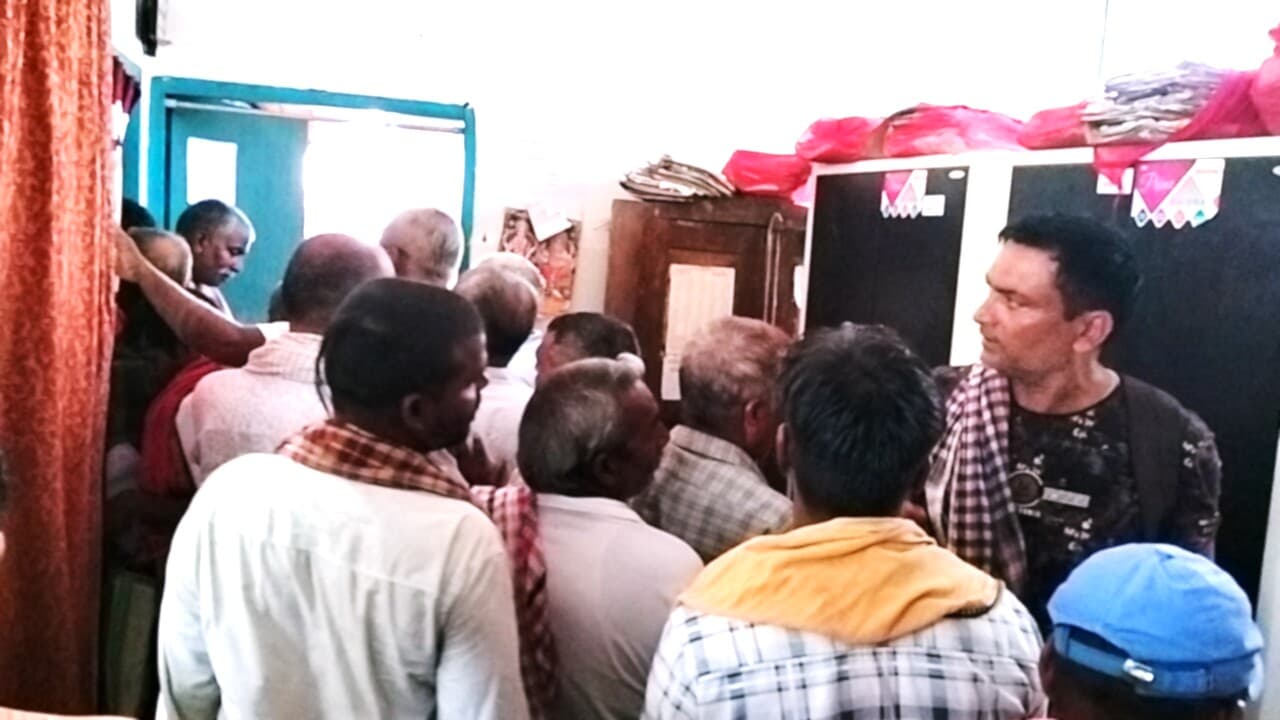 प्रभात पड़ताल : जनता दरबार में नहीं दिखी तत्परता, फरियादी घंटों करते रहे इंतजार