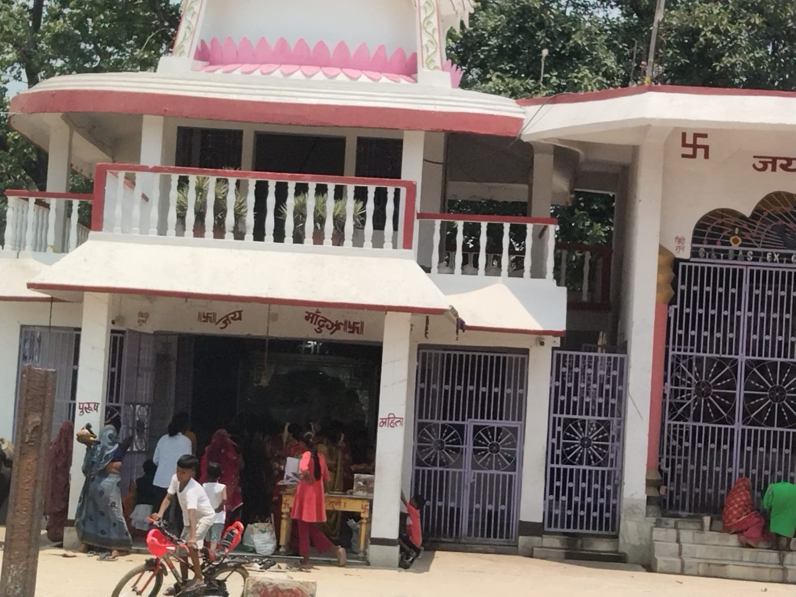 आज का दर्शन: आठ दशक पुराना किऊल दुर्गा मंदिर, आज भी होती है बंगाल पद्धति से पूजा