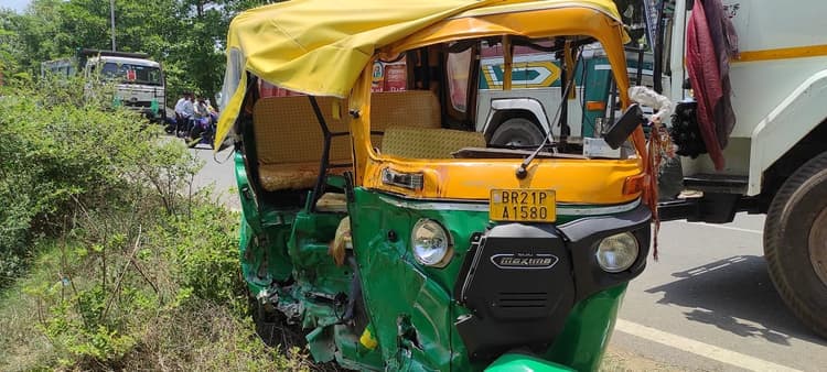 मलमास मेला देखकर लौट रहे श्रद्धालुओं की टेंपो को हाइवा ने मारी टक्कर, 2 महिलाओं समेत 4 की मौत