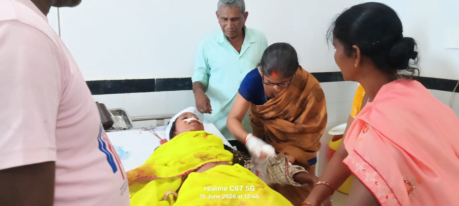 अनियंत्रित ट्रक की ठोकर से ई-रिक्शा दुर्घटनाग्रस्त, तीन घायल, एक की हालत गंभीर