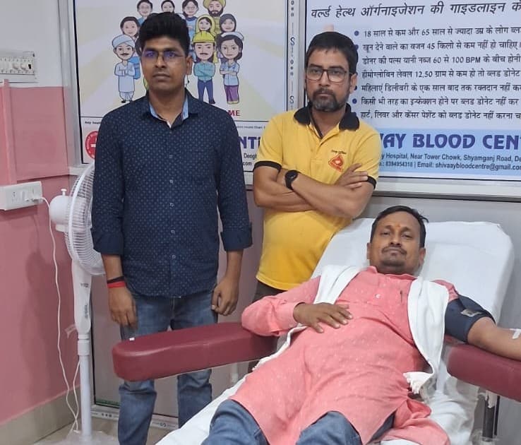 घायल के इलाज के लिए भाजपा नेता कृष्ण कुमार गुप्ता ने 13वीं बार किया रक्तदान
