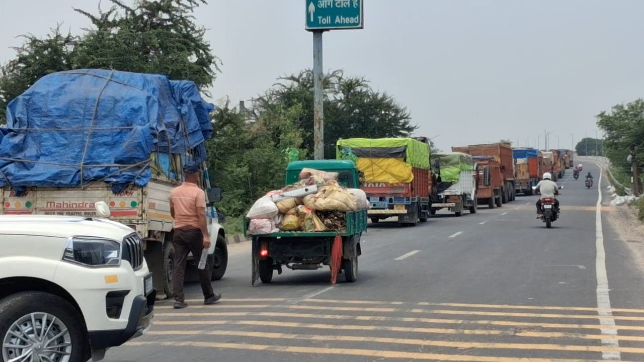 श्रीकृष्णा सेतु से बरियारपुर तक महाजाम, रात दो बजे से थमे वाहनों के पहिए