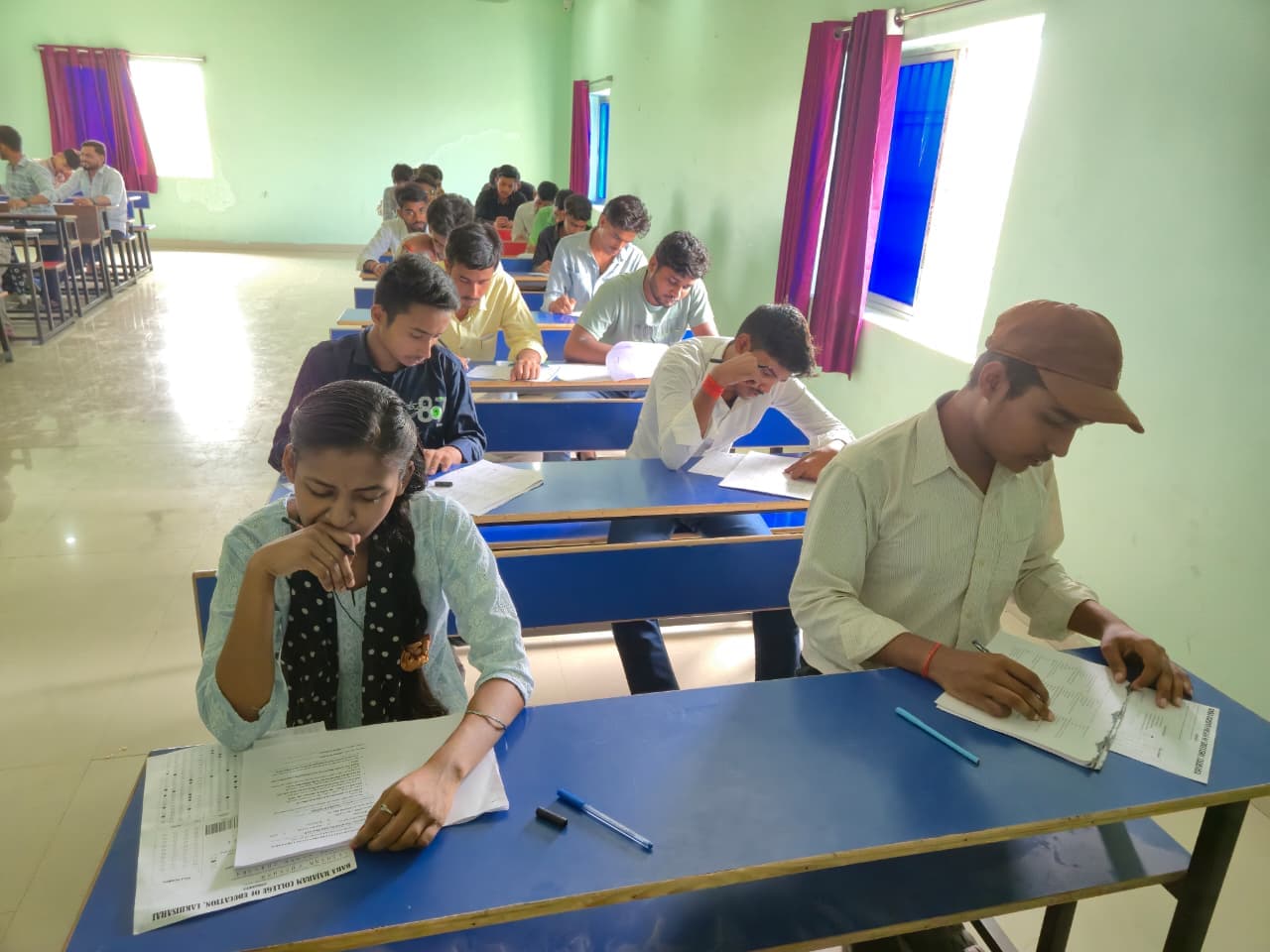 बाबा राजाराम कॉलेज की प्रवेश परीक्षा संपन्न, 700 से अधिक अभ्यर्थियों ने लिया भाग