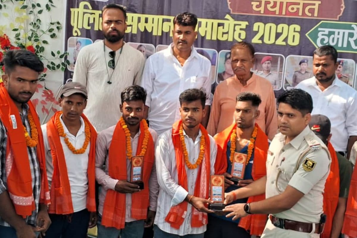 बिहार पुलिस में चयनित अभ्यर्थीयों का हुआ सम्मान, सारण में बेटियों की सफलता पर जश्न