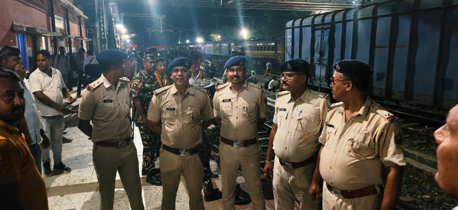 सिपाही भर्ती परीक्षा के बाद जमुई स्टेशन पर अभ्यर्थियों की भारी भीड़, प्रशासन रहा अलर्ट मोड में
