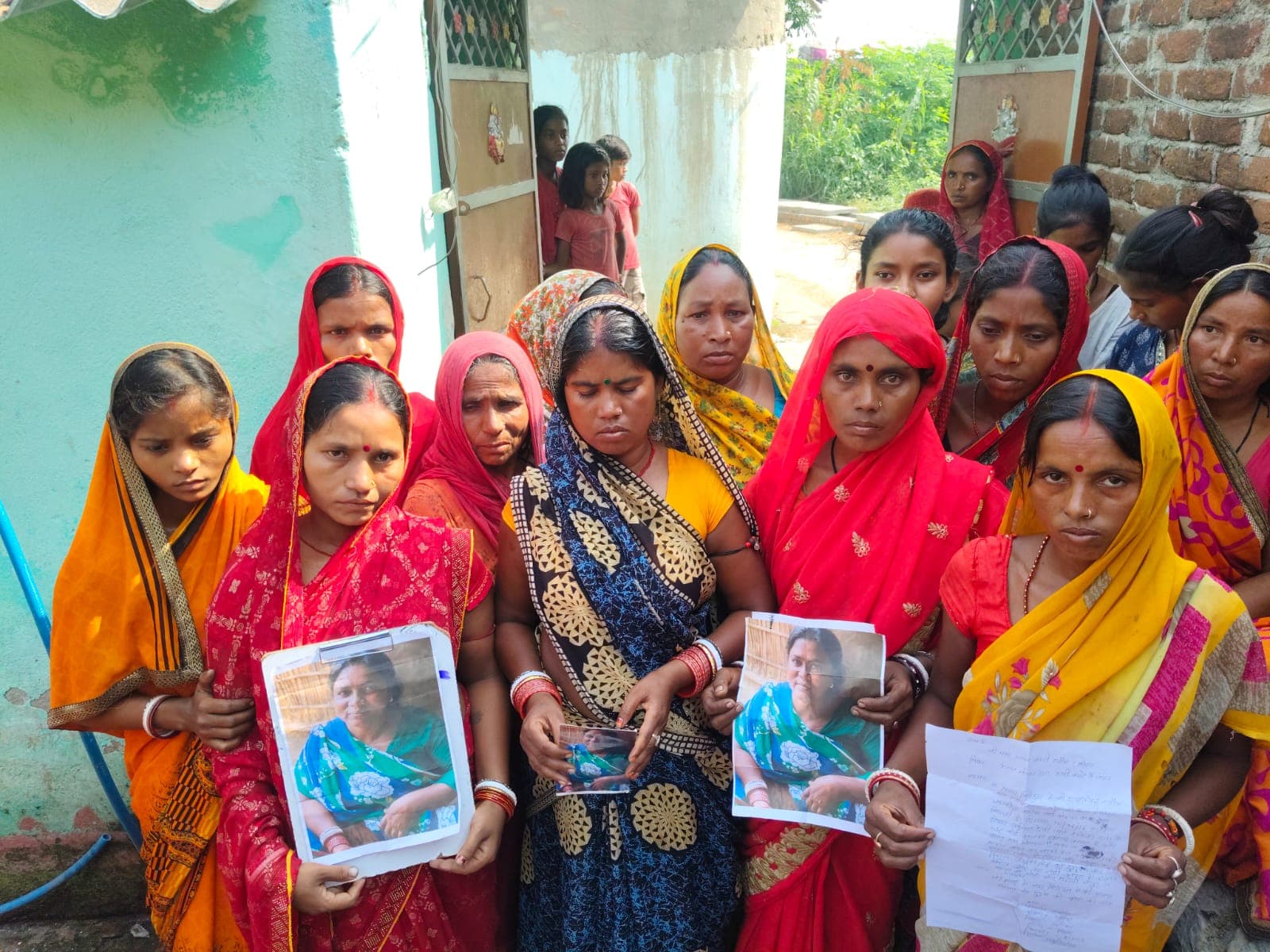 बांका में घूम रही महिला ठग : पहले लौटाये दोगुना बर्तन, फिर लेकर भागी सोना-चांदी