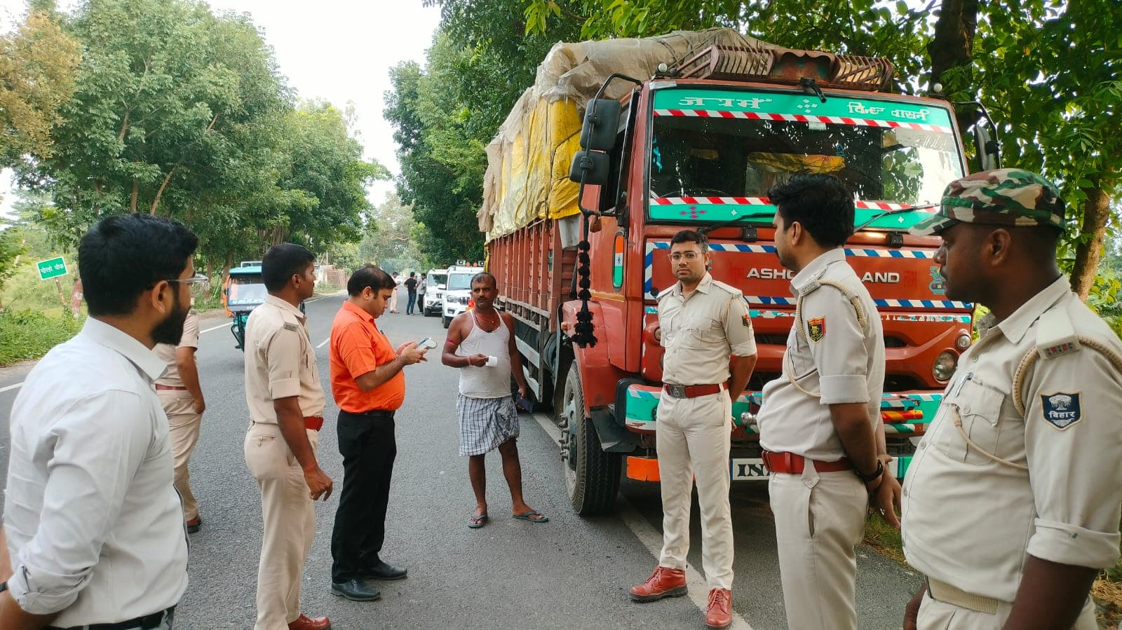 NH पर अवैध पार्किंग के खिलाफ प्रशासन का  एक्शन, 18 ट्रकों समेत कई वाहनों पर जुर्माना