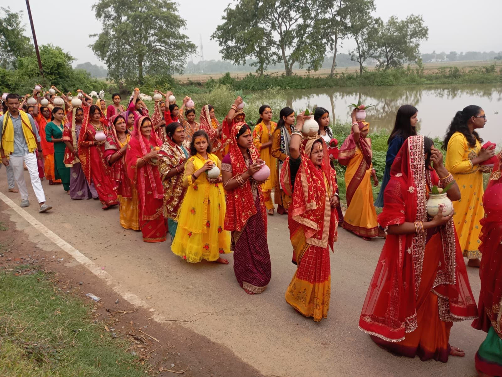 भक्ति के रंग में रंगा प्रसन्नडो गांव, श्रीमद्भागवत कथा के लिए निकली दिव्य कलश यात्रा
