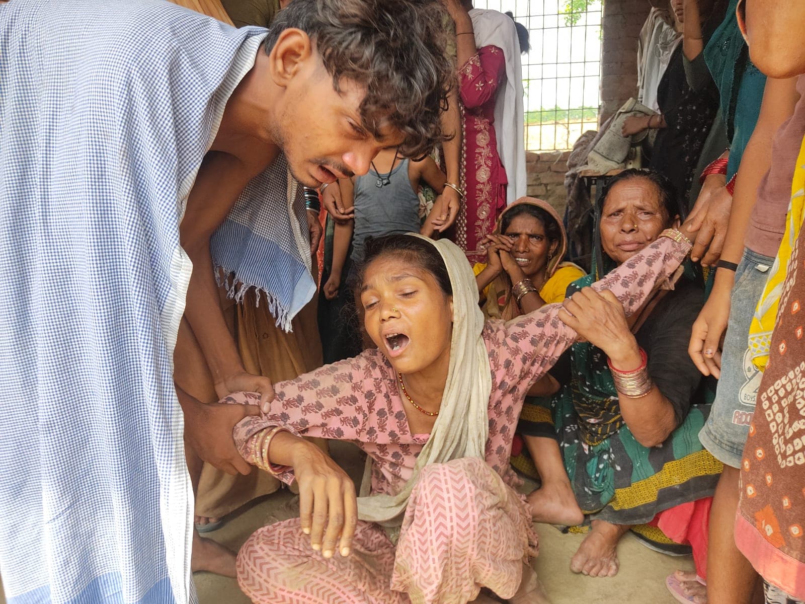 बलवाहाट में नदी में डूबने से दो किशोरियों की मौत, गांव में मचा कोहराम