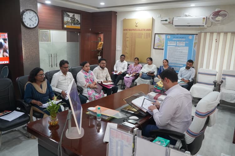 आईसीडीएस योजनाओं की समीक्षा में डीएम सख्त, खराब प्रदर्शन पर कार्रवाई की चेतावनी