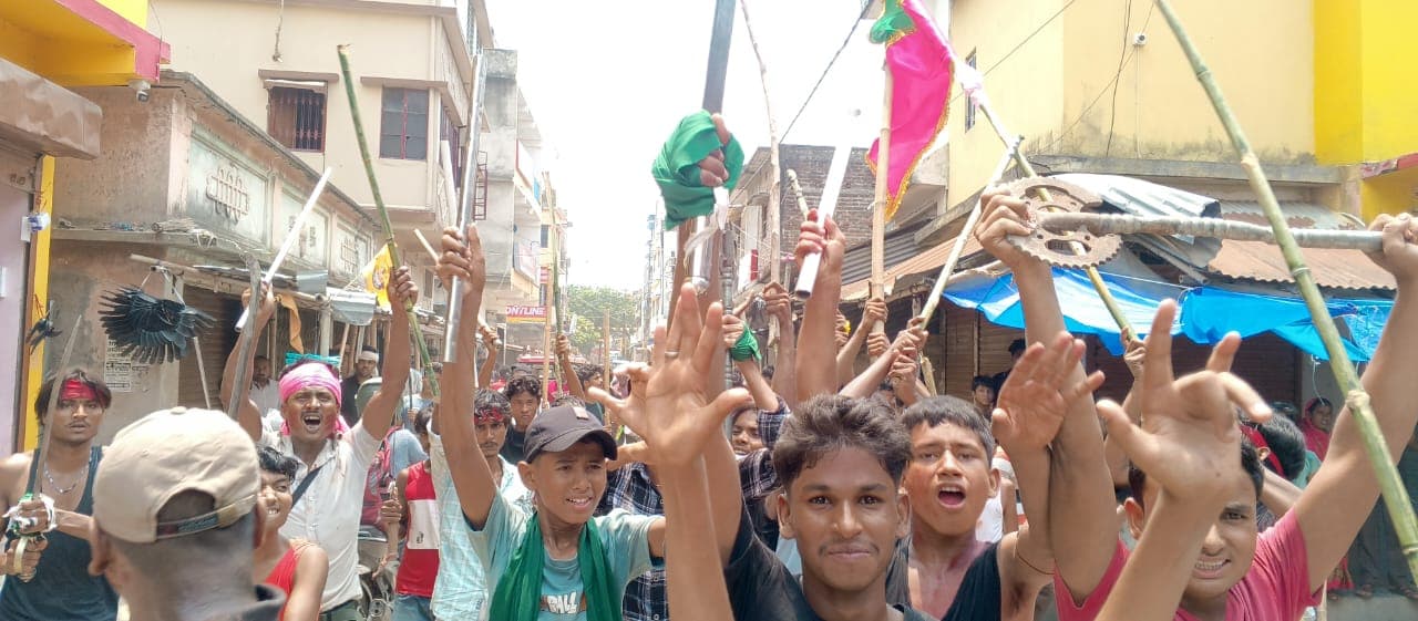 मुहर्रम पर बारसोई में दिखी आस्था और भाईचारे की मिसाल, अखाड़ों के हैरतअंगेज करतब बने आकर्षण