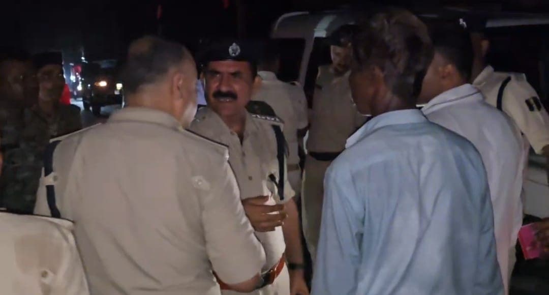 मुहर्रम जुलूस में अनियंत्रित कार घुसी, बच्चे समेत कई लोग घायल