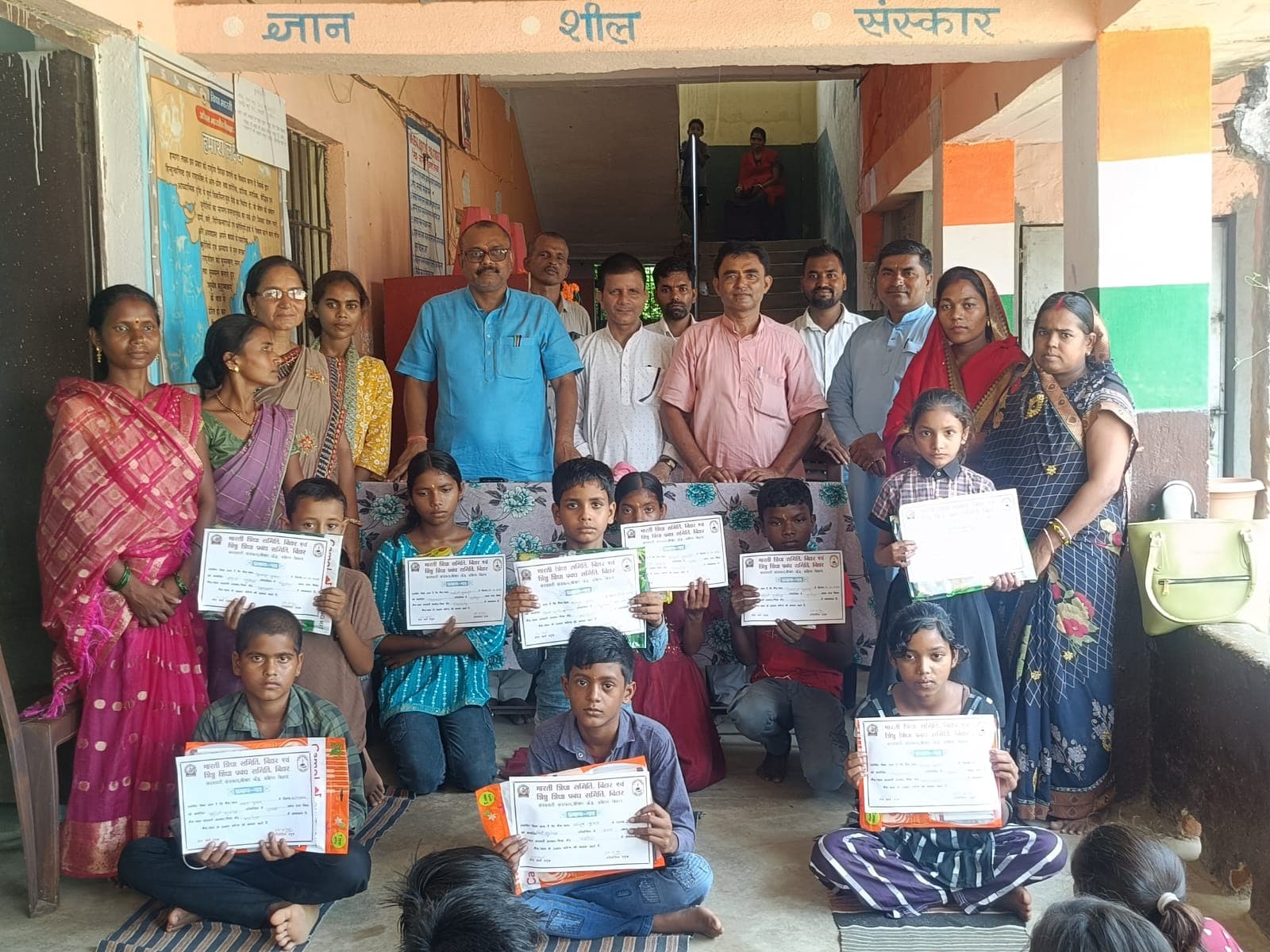 Banka News : भैया-बहनों के बीच अंग्रेजी-हिंदी सुलेख व चित्रकला प्रतियोगिता का आयोजन, विजयी प्रतिभागी हुए सम्मानित
