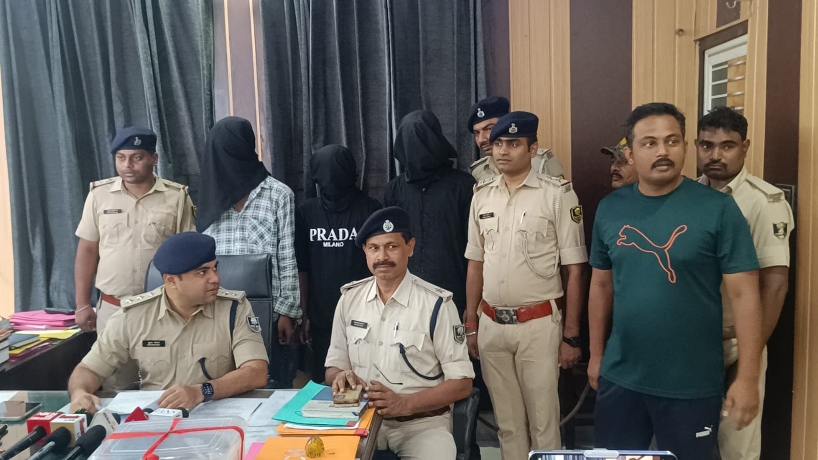 चिकन नेक में 3 करोड़ की हेरोइन बरामद, किशनगंज पुलिस ने तीन तस्करों को दबोचा