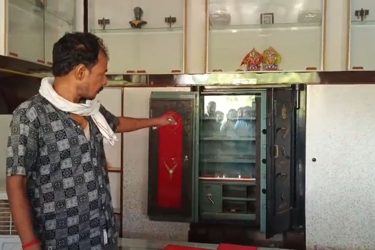 जहानाबाद: ज्वेलर्स दुकान को बनाया निशाना, शटर तोड़कर 13 से 14 लाख के गहने उड़ाए