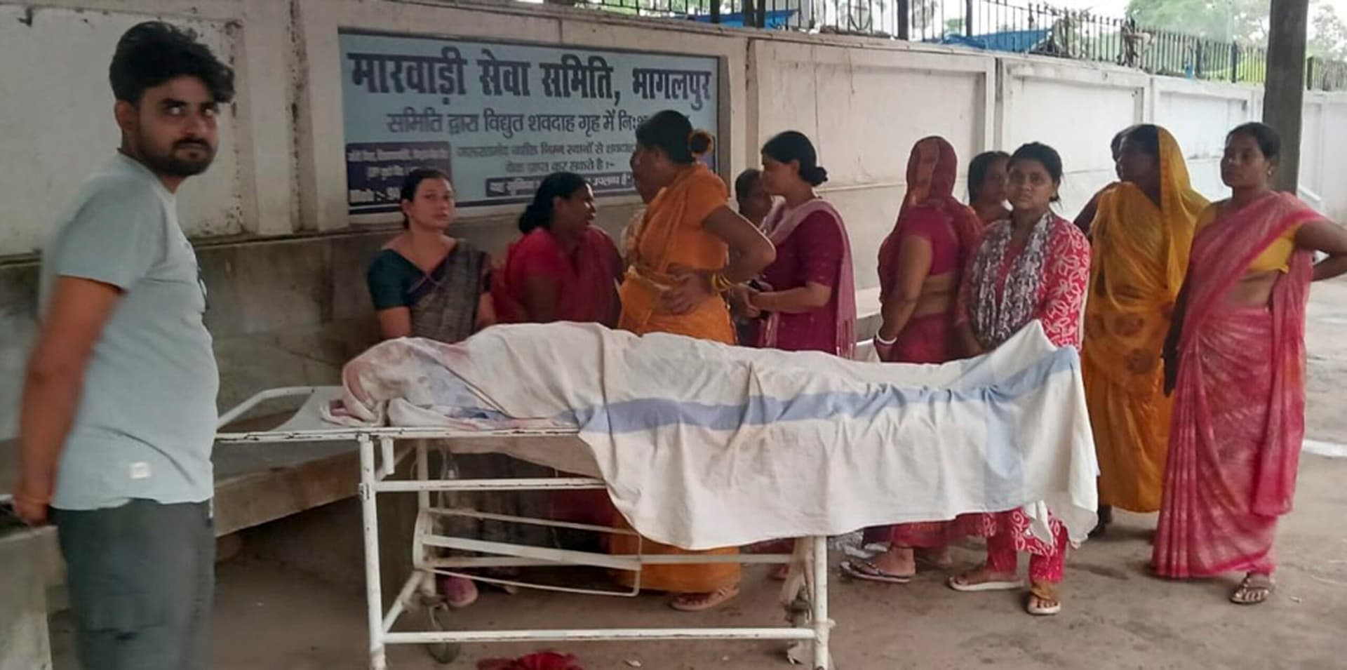 Bhagalpur News : विक्रमशिला सेतु पर आंधी बनी काल, शेड गिरने से दुग्ध विक्रेता की मौत, पुत्र घायल