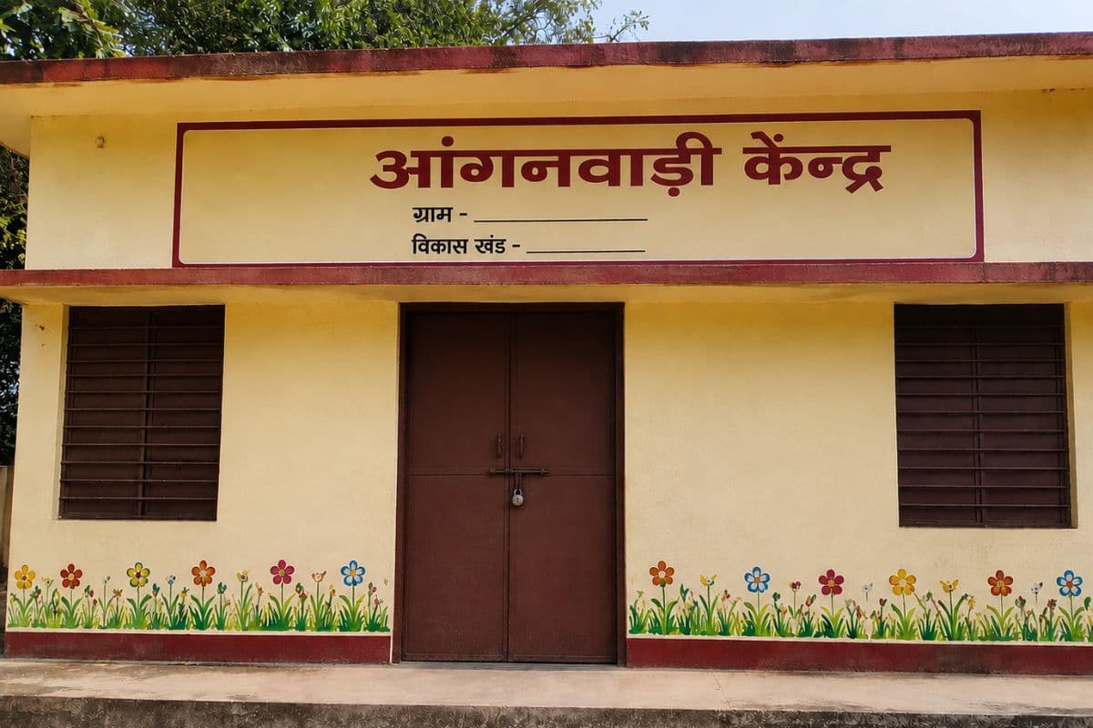 गढ़वा: पति की मौत के मामले में जेल गई आंगनबाड़ी सेविका, केंद्र पर लटका ताला 