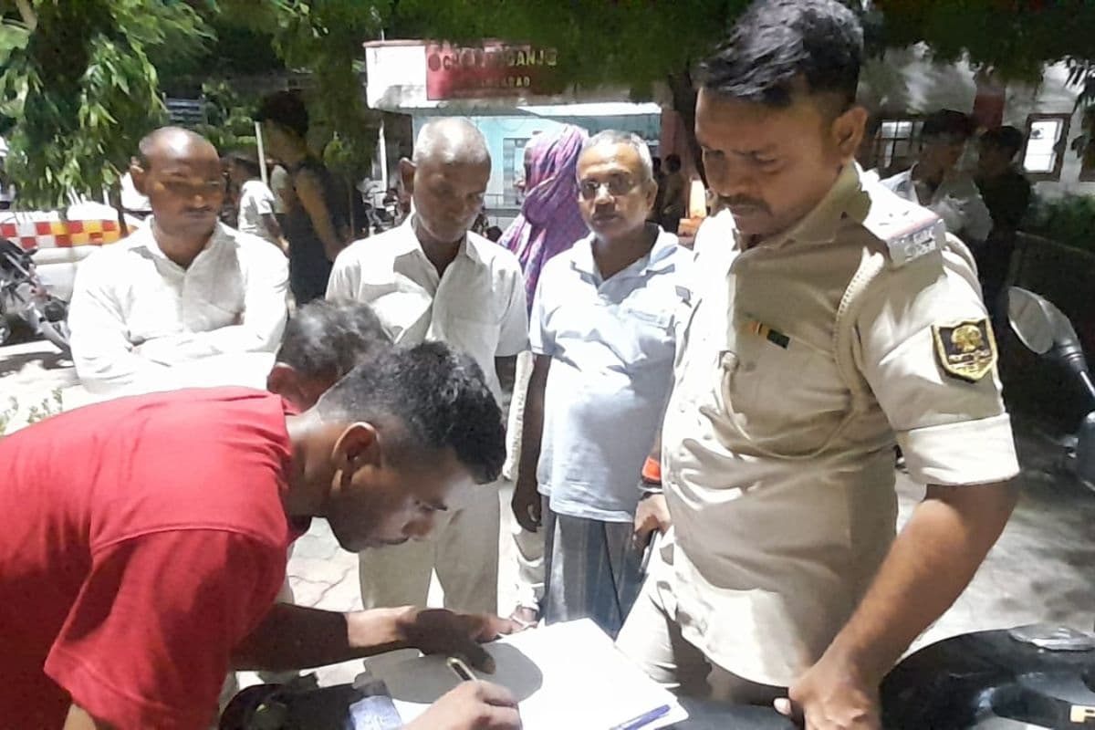 औरंगाबाद में खड़ी स्कॉर्पियो से टकराई बाइक,ATM गार्ड की मौत