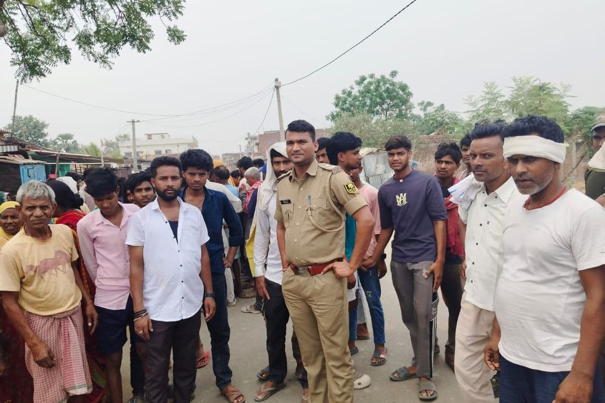 गाड़ी का इंतजार कर रही महिला को बाइक ने रौंदा, आक्रोशित ग्रामीणों ने किया चक्काजाम