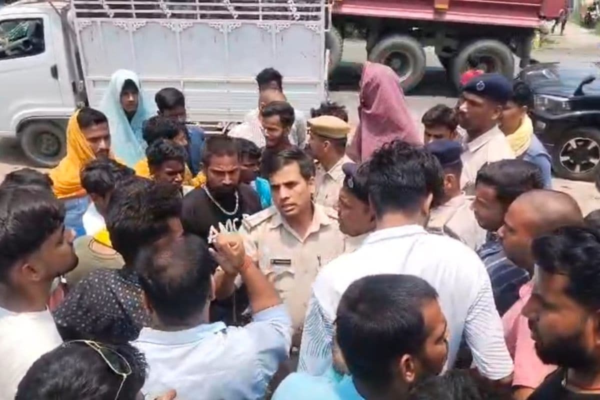औरंगाबाद में गैस की कालाबाजारी के खिलाफ फूटा गुस्सा, NH-139 पर सिलेंडर रखकर लोगों ने किया चक्का जाम
