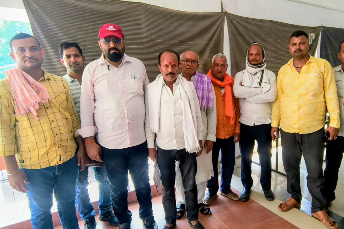 औरंगाबाद में दोमुहान पुल टूटने से परिवहन व्यवसाय ठप: बस मालिकों के सामने रोजी-रोटी का संकट, डीएम से लगाई गुहार