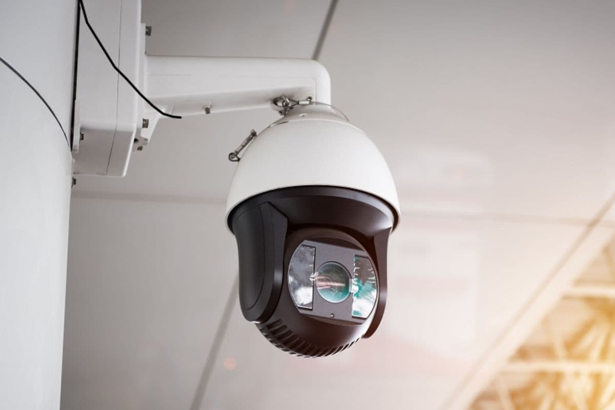 सुरक्षा के लिए CCTV कैमरा लगवा रहे व्यक्ति पर हमला, पुलिस जांच में जुटी