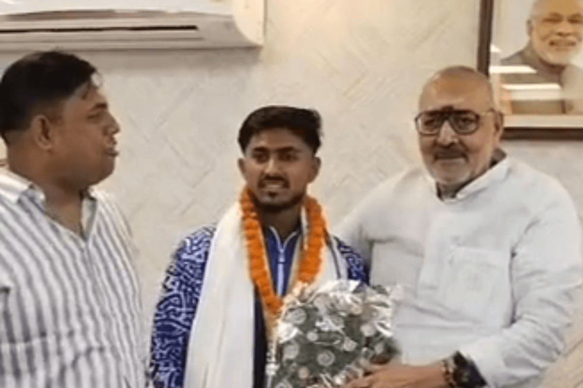 बांग्लादेश में गोल्ड जीतकर बेगूसराय लौटे शिवा कुमार, केंद्रीय मंत्री गिरिराज सिंह ने किया सम्मानित