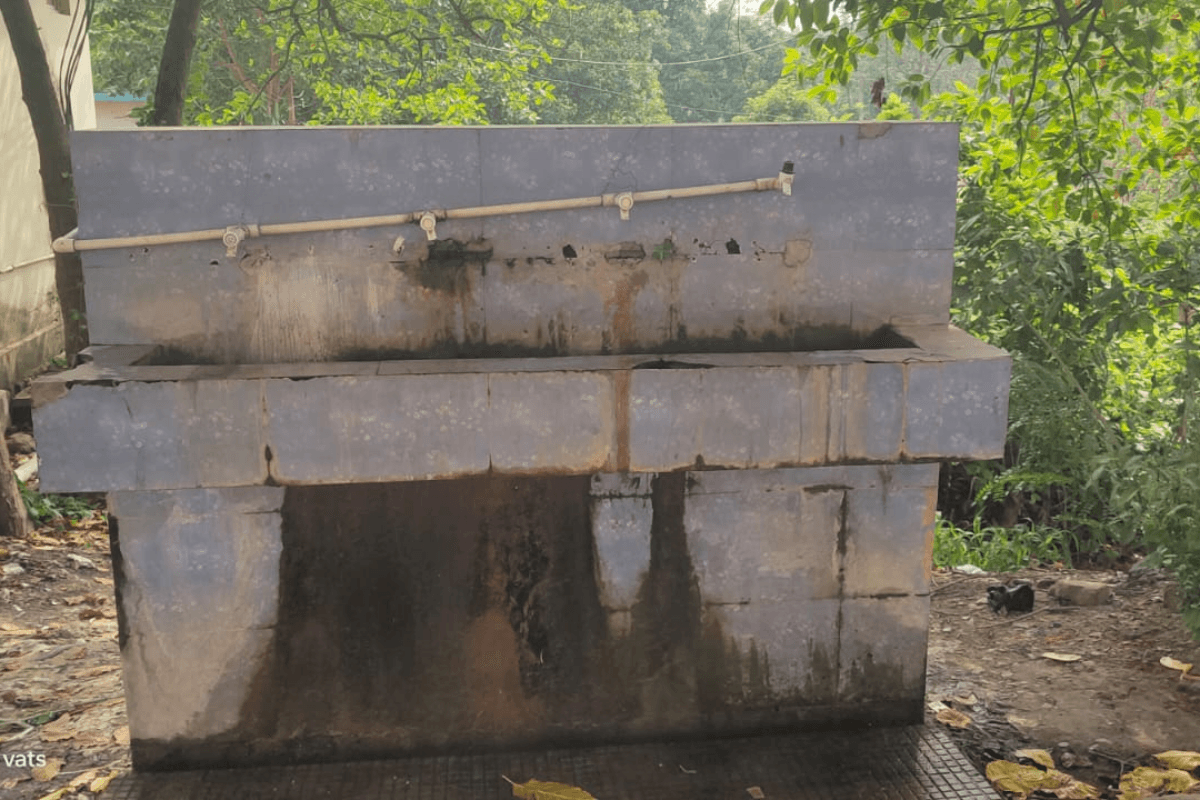 भीषण गर्मी में बेगूसराय के गढ़पुरा स्टेशन पर पीने के पानी का हाहाकार, 20 रुपये की बोतल खरीदने को मजबूर यात्री